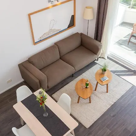 Jolara With Heated Pool Apartment *