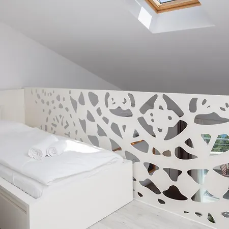 Jolara With Heated Pool Apartment