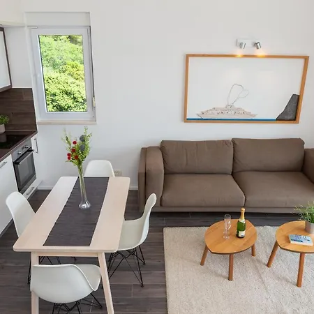 Jolara With Heated Pool Apartment Mimice